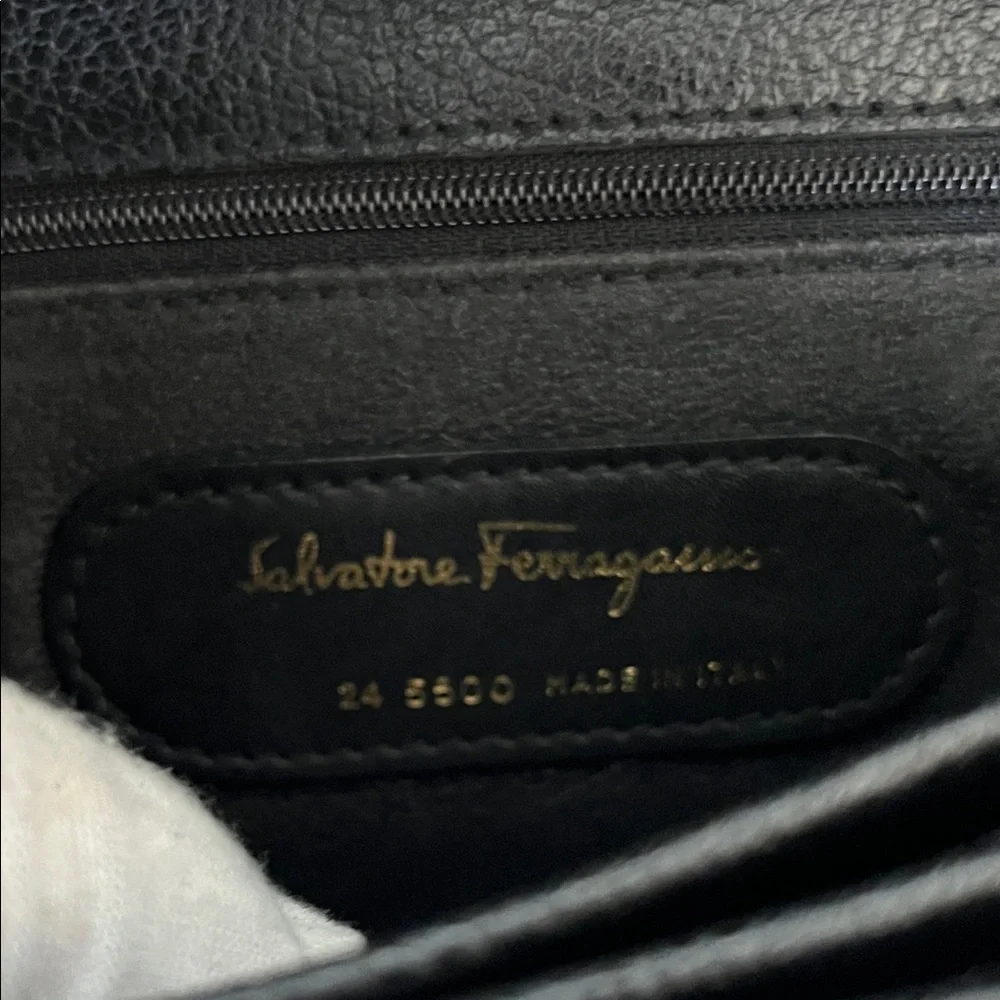 Ferragamo Vintage Black Leather Locking Portfolio/Wristlet Unisex